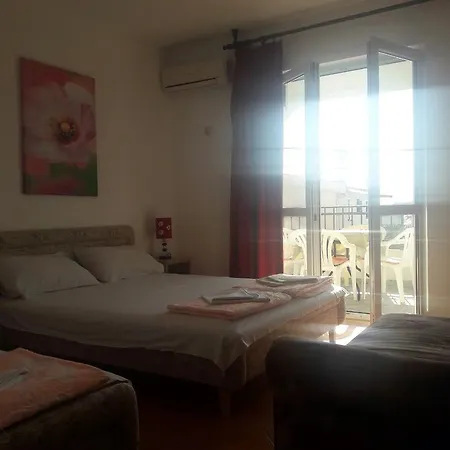 Vedrana Guest house 3*